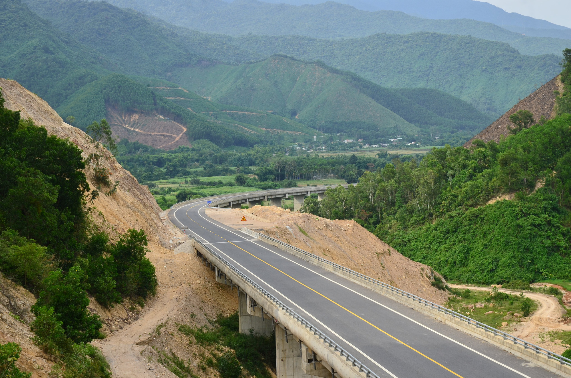 Cao tốc La Sơn - Túy Loan